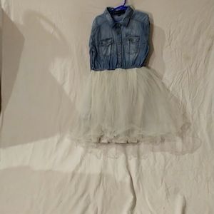 I am selling a casual dress and the brand is wavers girl and the size is a 14.